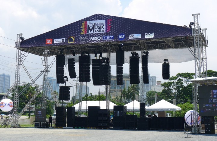 KV2 ovládlo demo na výstavě Manila Musik 2015 aneb David & Goliáš