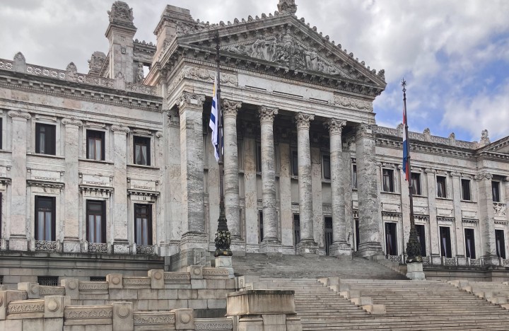 Sonido de alta calidad y cobertura uniforme de KV2 Audio en la Asamblea General de Uruguay