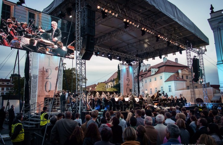 Koncert České filharmonie pod širým nebem s KV2