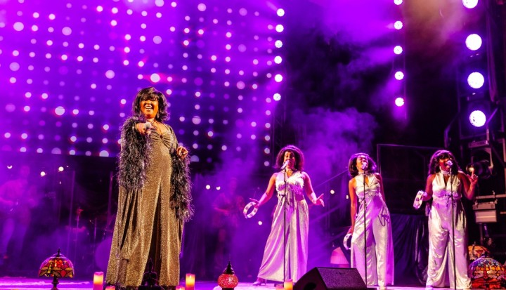 Kalisha Amaris as Aretha & the cast in A NIGHT WITH JANIS JOPLIN, credit Danny Kaan 1