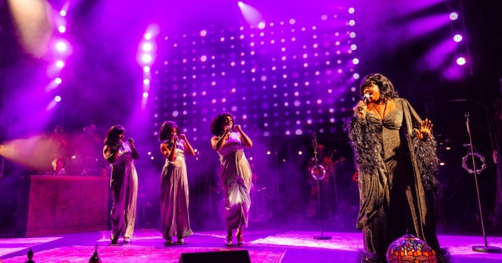 Kalisha Amaris as Aretha & the cast in A NIGHT WITH JANIS JOPLIN, credit Danny Kaan